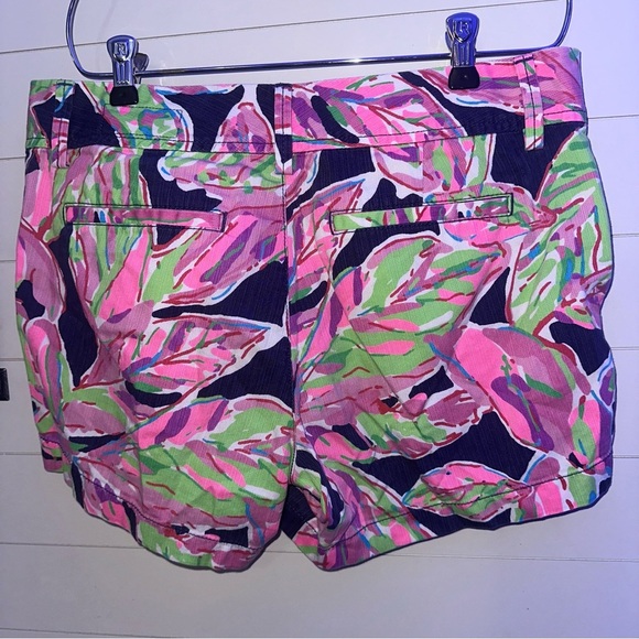 Lilly Pulitzer Floral Print Women's Shorts, The Callahan Shorts size 6 - Picture 3 of 7